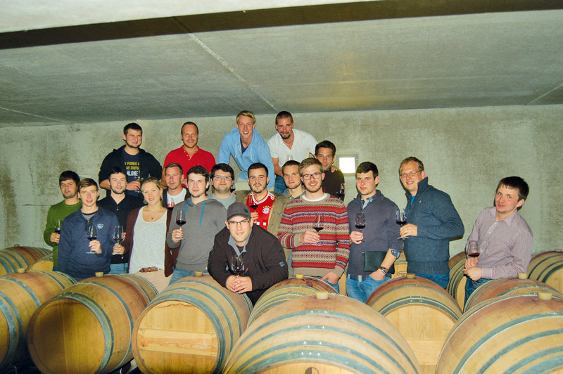 Die Veitshoechheimer Technikerklasse fuer Weinbau und Kellerwirtschaft 2014 waehrend ihrer Exkursion in Oesterreich.