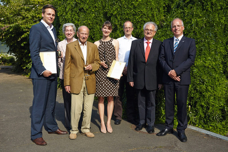 Verleihung des Gerd Erbsloeh-Preises (v.l.): Preistraeger Dr. Friedrich
Geiger, Prof. Dr. Doris Rauhut, Gerd Erbsloeh, Preistraegerin Dr. Caroline
Knoll, Prof. Dr. Kai Velten, Prof. Dr. Klaus Schaller und Dr. Joerg Moeller